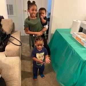 Meet your Posher, Dee